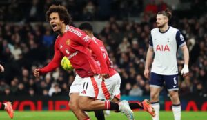 Zirkzee tự hào về tinh thần chiến đấu của MU dù thua Tottenham ở Carabao Cup
