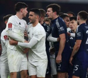 Trận MU vs Arsenal bị điều tra vì xô xát