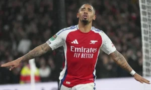 Gabriel Jesus tỏa sáng với hat-trick, Arsenal vượt qua Crystal Palace vào bán kết Carabao Cup