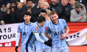 Tottenham thắng nhọc Tamworth 3-0 tại FA Cup