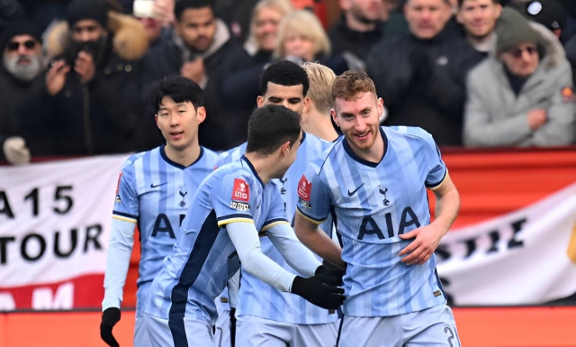 Tottenham thắng nhọc Tamworth 3-0 tại FA Cup